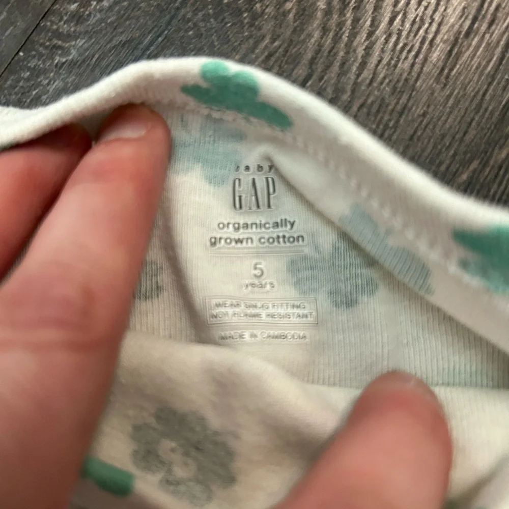 BabyGap Two-Piece Pajama Set in Green Clover Print